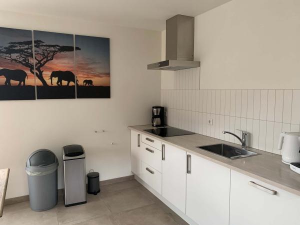 keuken met vaatwasser/oven/koelkast/magnetron